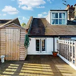 Beautiful 1Bed Attic Wterrace In North Kensington