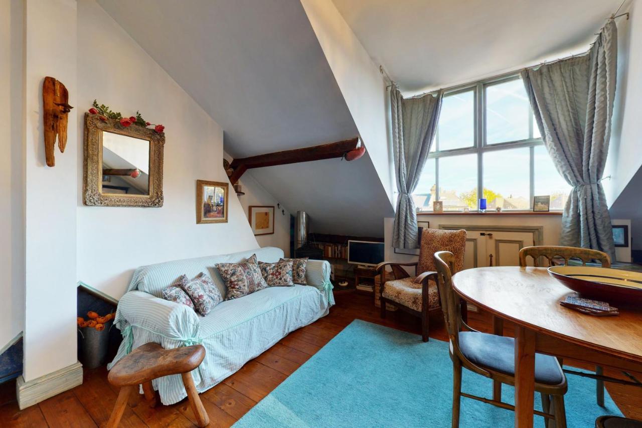 Beautiful 1bed Attic Wterrace In North Kensington Londra