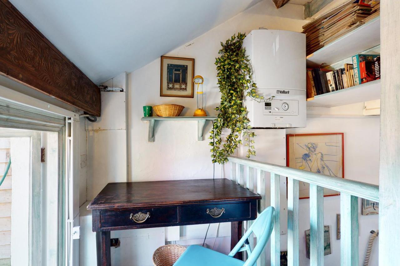 Beautiful 1bed Attic Wterrace In North Kensington Londra